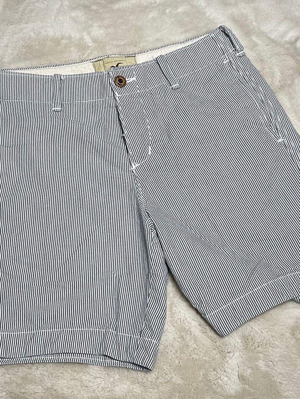 Hollister Men's Navy and White Seersucker Stripe Shorts
